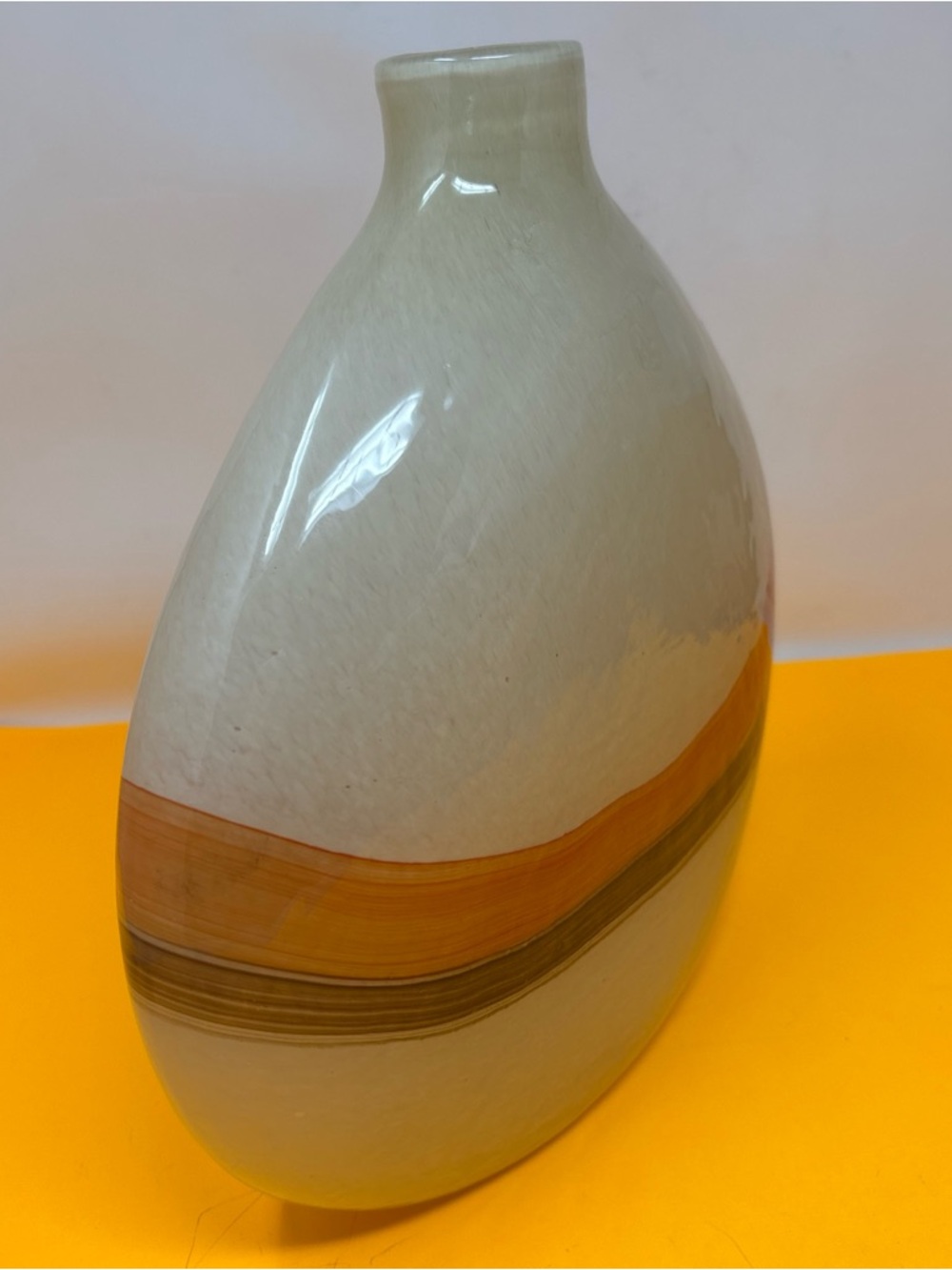 Vintage Pier 1 vase decor Hand-Blown Glass Vase in Cream with Amber Band used - Picture 5 of 11